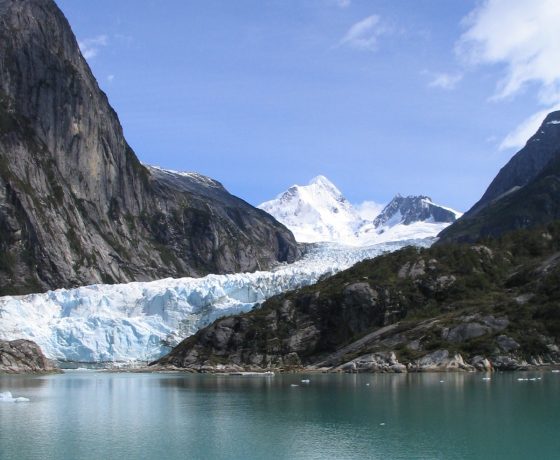 TDF Glacier Between Mountains Seno Almiratazgo 5 27 20 e1592411672329